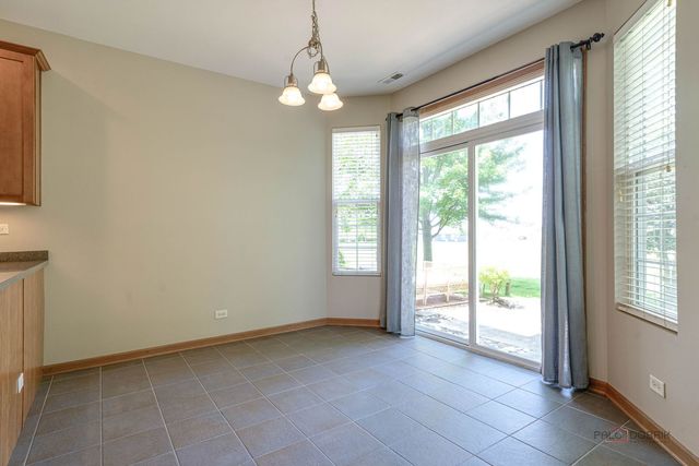 2636 Pondview Drive, Algonquin, IL 60102