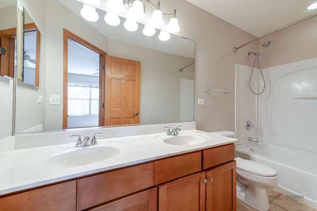 2636 Pondview Drive, Algonquin, IL 60102