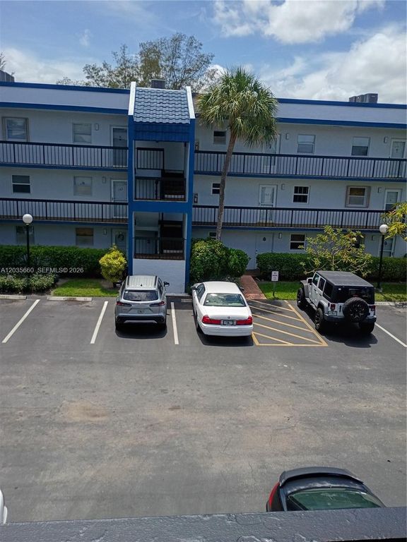 3040 Holiday Springs Blvd 311, Margate, FL 33063