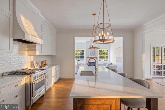 3111 CIRCLE HILL RD, Alexandria, VA 22305