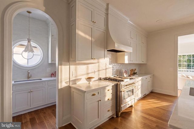 3111 CIRCLE HILL RD, Alexandria, VA 22305