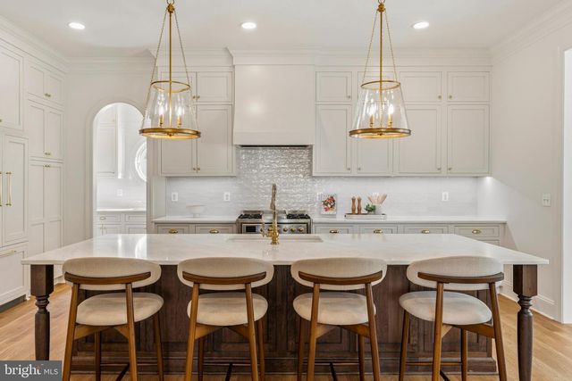 3111 CIRCLE HILL RD, Alexandria, VA 22305
