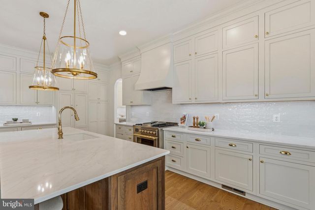 3111 CIRCLE HILL RD, Alexandria, VA 22305