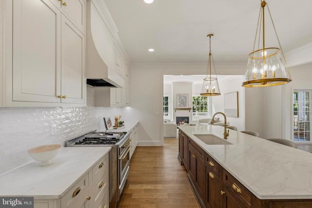 3111 CIRCLE HILL RD, Alexandria, VA 22305