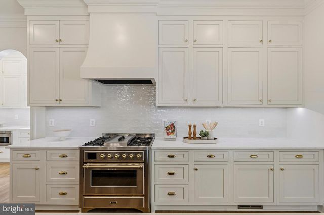 3111 CIRCLE HILL RD, Alexandria, VA 22305
