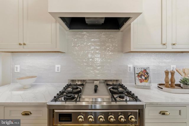 3111 CIRCLE HILL RD, Alexandria, VA 22305