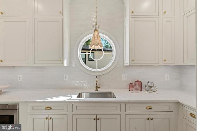 3111 CIRCLE HILL RD, Alexandria, VA 22305