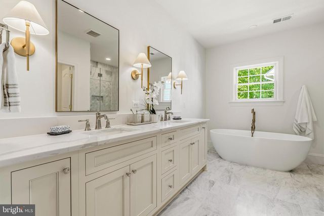 3111 CIRCLE HILL RD, Alexandria, VA 22305