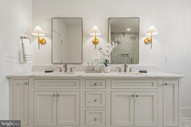 3111 CIRCLE HILL RD, Alexandria, VA 22305