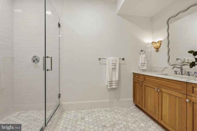 3111 CIRCLE HILL RD, Alexandria, VA 22305