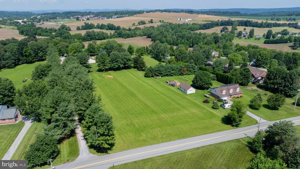 445 STEINFELT RD, Red Lion, PA 17356