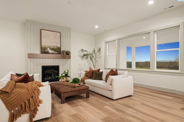 12712 Blackfoot Dr, Pasco, WA 99301