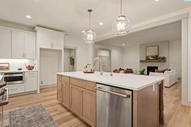 12712 Blackfoot Dr, Pasco, WA 99301