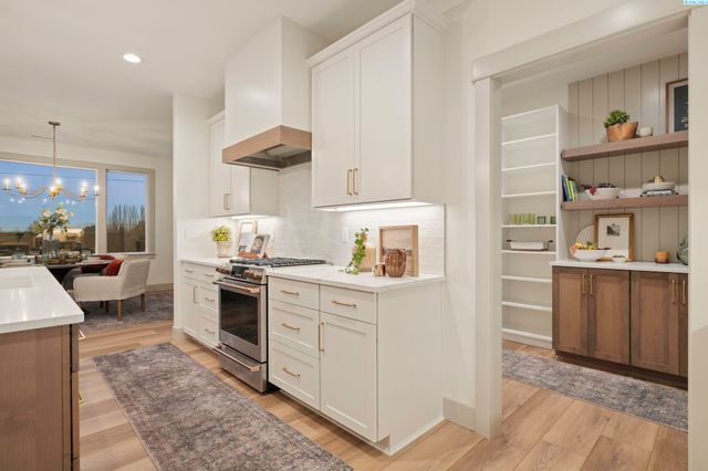 12712 Blackfoot Dr, Pasco, WA 99301