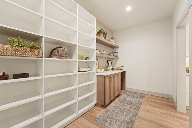 12712 Blackfoot Dr, Pasco, WA 99301