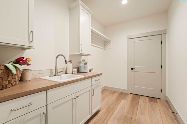 12712 Blackfoot Dr, Pasco, WA 99301