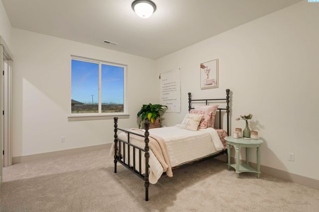 12712 Blackfoot Dr, Pasco, WA 99301