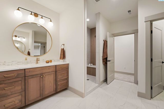 12712 Blackfoot Dr, Pasco, WA 99301