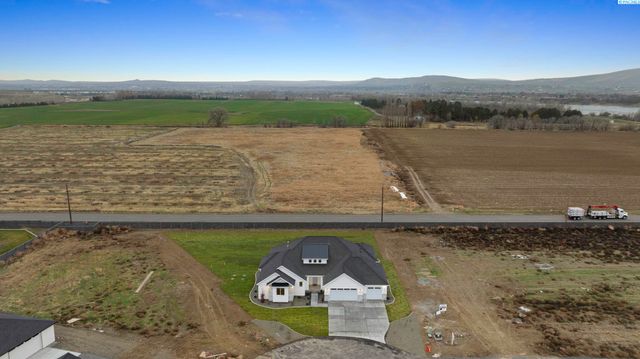 12712 Blackfoot Dr, Pasco, WA 99301