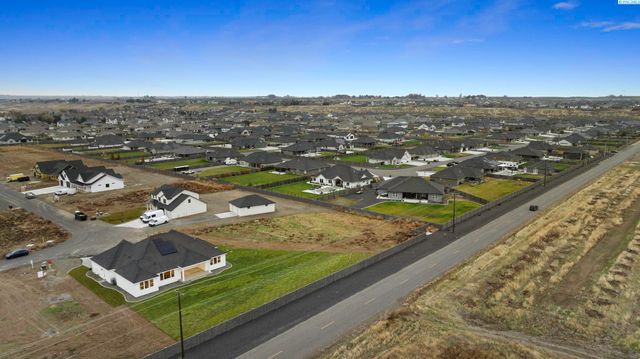 12712 Blackfoot Dr, Pasco, WA 99301