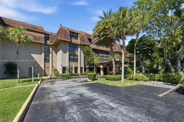 661 NE 195th Street 104, Miami, FL 33179