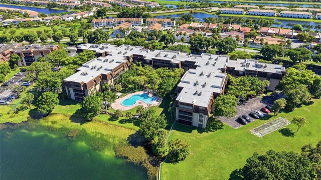 661 NE 195th Street 104, Miami, FL 33179