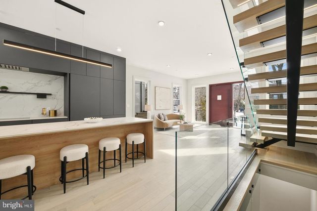 6116 30TH ST NW, Washington, DC 20015