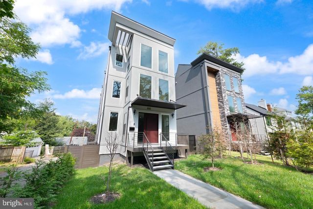 6116 30TH ST NW, Washington, DC 20015