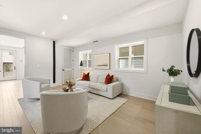 6116 30TH ST NW, Washington, DC 20015