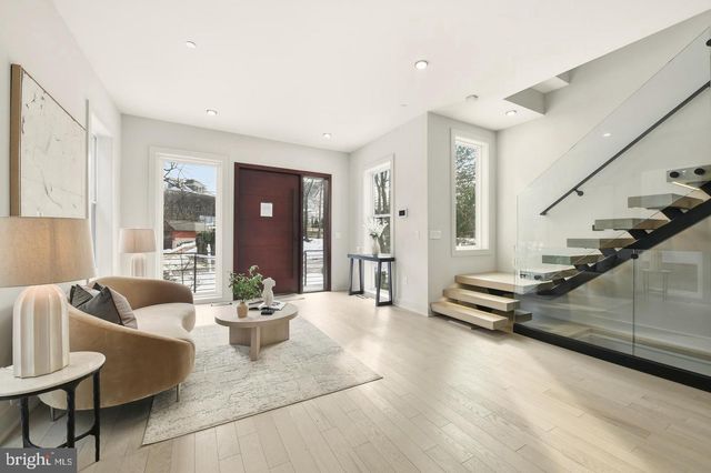 6116 30TH ST NW, Washington, DC 20015