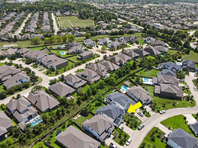 155 Renodes Garden Lane, Tomball, TX 77375