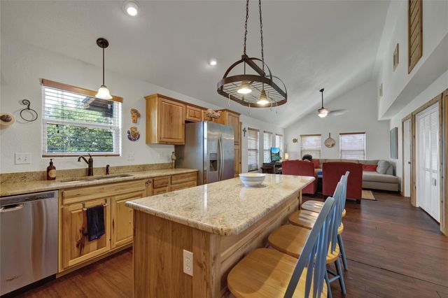 2611 Westview DR, Canyon Lake, TX 78133