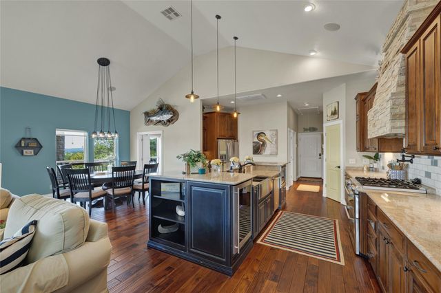 2611 Westview DR, Canyon Lake, TX 78133