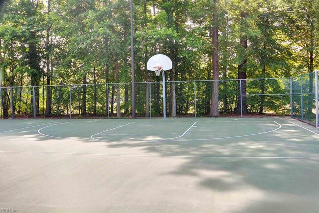 1565 Winthrope DR, Newport News, VA 23602