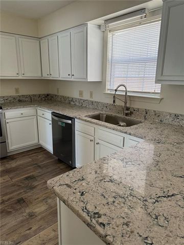 1565 Winthrope DR, Newport News, VA 23602