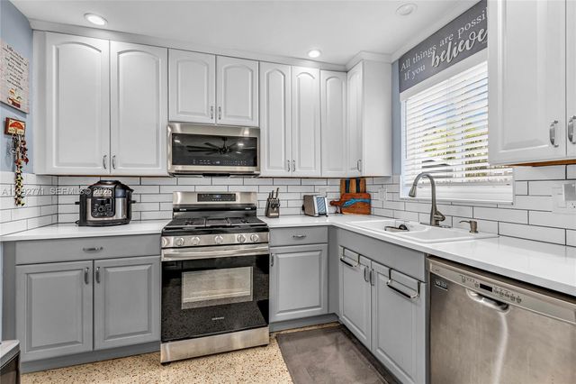 819 N 32nd Ave, Hollywood, FL 33021