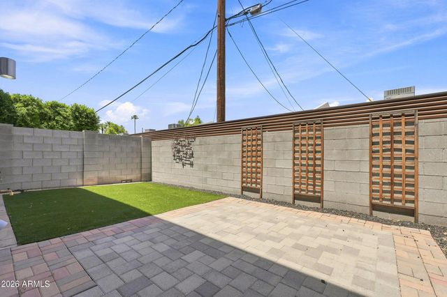 2740 E ROMA Avenue, Phoenix, AZ 85016