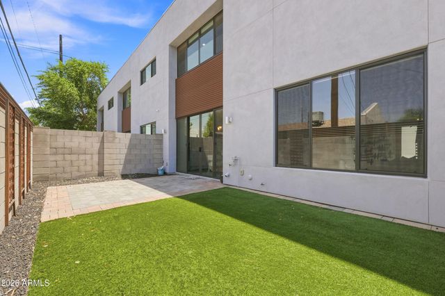 2740 E ROMA Avenue, Phoenix, AZ 85016