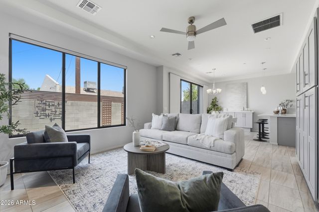 2740 E ROMA Avenue, Phoenix, AZ 85016