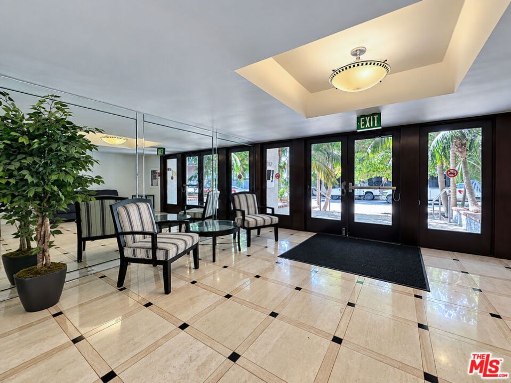 1262 S Barrington Avenue 304, Los Angeles, CA 90025 — photo 2
