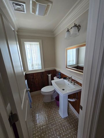 4 Hammond St, Wareham, MA 02532