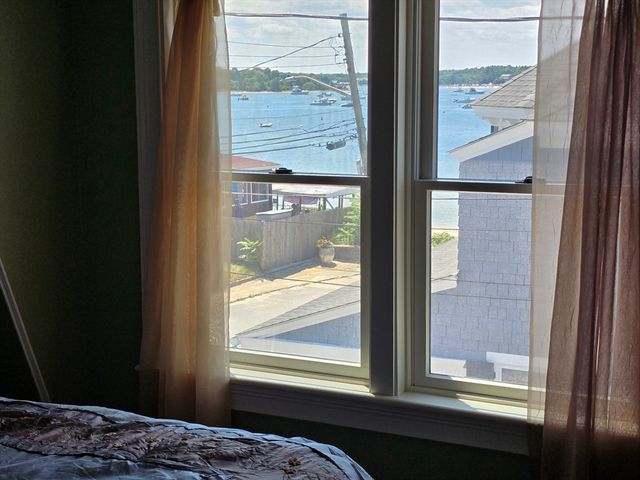 4 Hammond St, Wareham, MA 02532