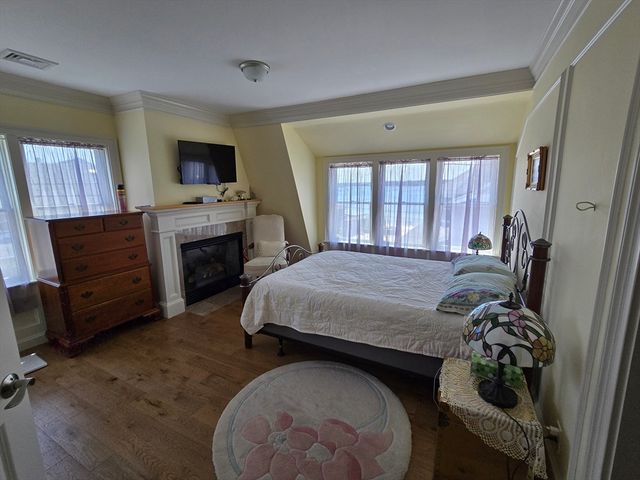 4 Hammond St, Wareham, MA 02532