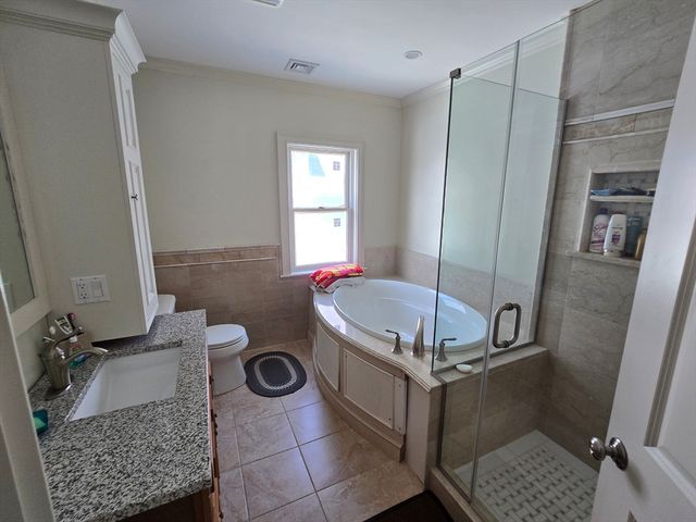 4 Hammond St, Wareham, MA 02532