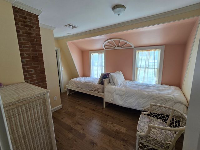 4 Hammond St, Wareham, MA 02532