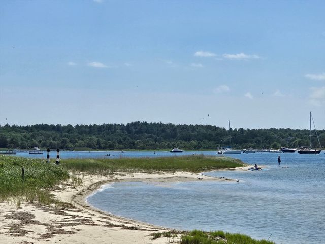 4 Hammond St, Wareham, MA 02532