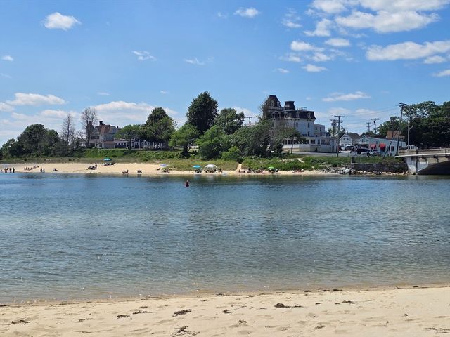 4 Hammond St, Wareham, MA 02532