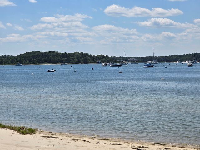 4 Hammond St, Wareham, MA 02532