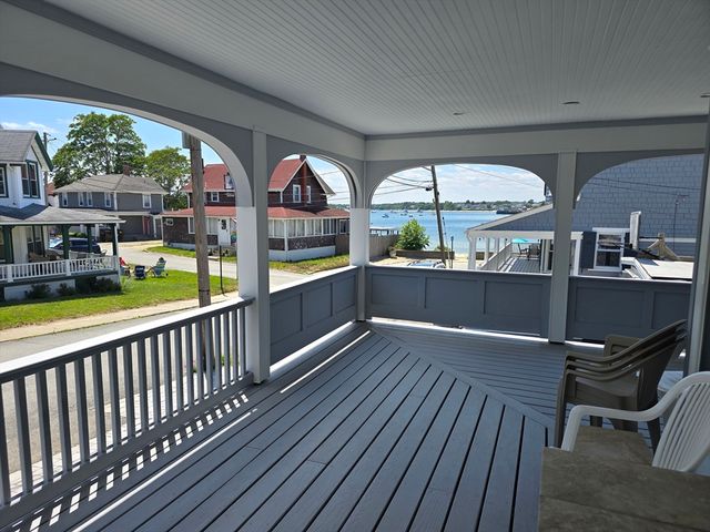 4 Hammond St, Wareham, MA 02532