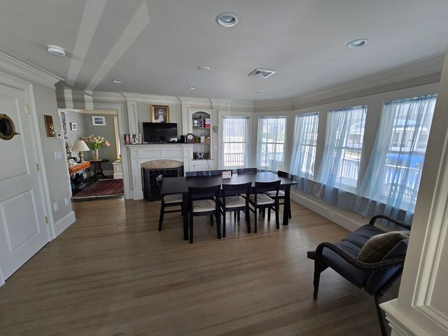 4 Hammond St, Wareham, MA 02532